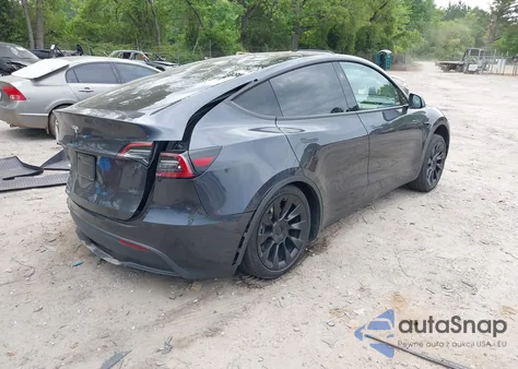 2024 Tesla Model Y z USA, uszkodzony, nr VIN 7SAYGDED6RF098275